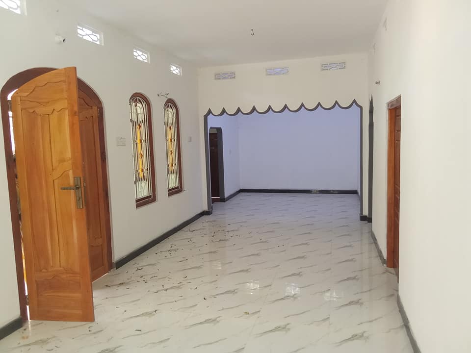 A beautiful newly constructed house with 2 perches of land for sale in Kilinochc