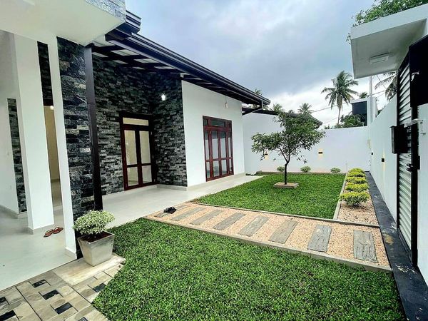 Brand New Single-Story House for Sale in Athurugiriya