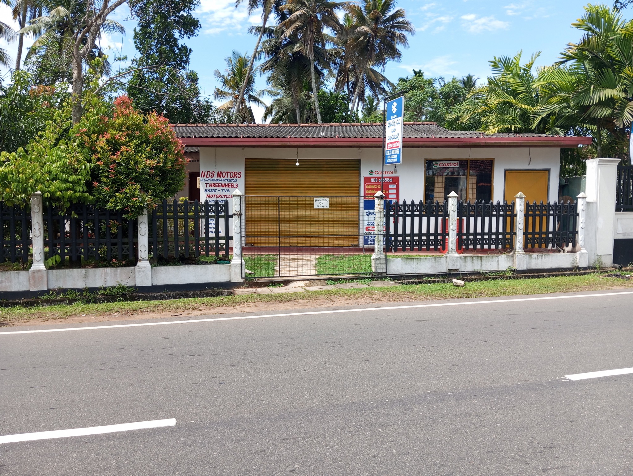House with 2 Shop Rooms for Sale on the Wadduwa - Morontuduwa Road