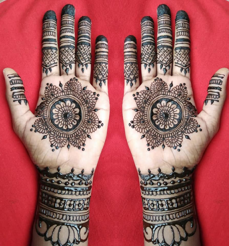 June 27, 2023, Srinagar, Jammu and Kashmir, India: A non- local beautician  applies traditional Henna design to the hands of a Kashmiri girl at the  market place Ahead of the Eid al-