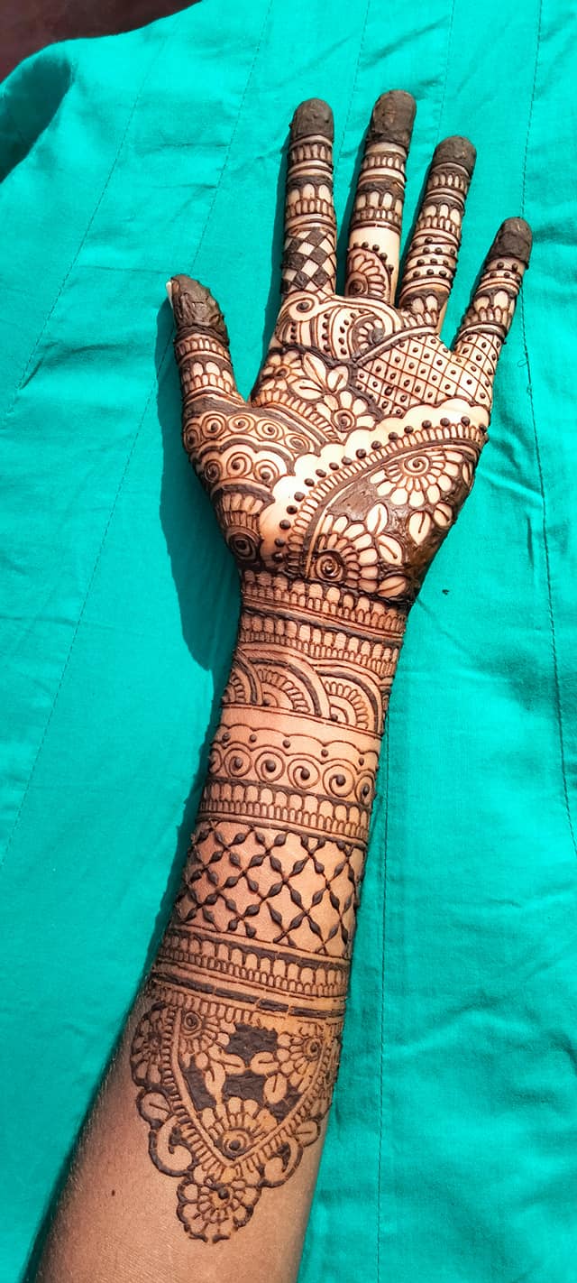 Top Advance to Basic Diploma in Mehndi Designing Course!